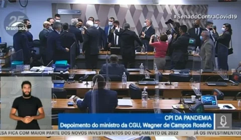 Ministro da CGU diz que senadora estava ‘descontrolada’, e sessão é suspensa após confusão