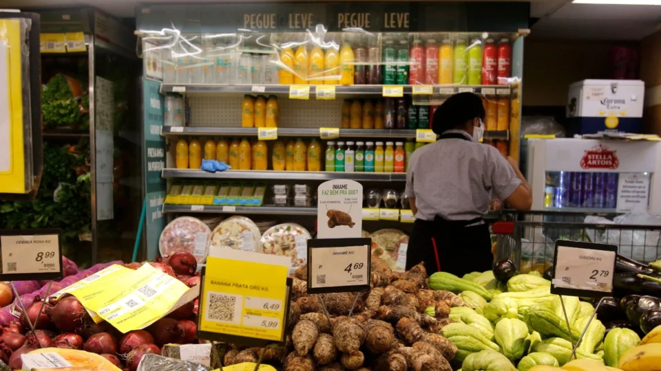 Inflação cai para os ricos e dobra para os pobres em janeiro