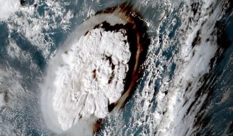 VÍDEO: tsunami no Pacífico atinge região de Tonga após erupção de vulcão submarino