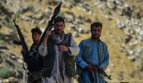 Afeganistão: Talibãs ganham terreno e EUA alerta sobre risco de guerra civil