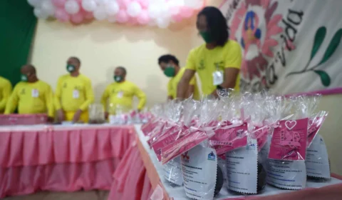 Pacientes da FCecon ganham próteses mamárias em Manaus