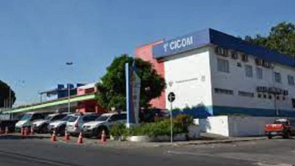 Em Manaus, após discussão de casal e denúncia anônima, polícia descobre que homem tinha mandado de prisão