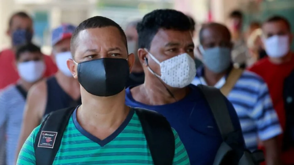 Rio flexibiliza uso de máscara em locais abertos a partir desta quinta