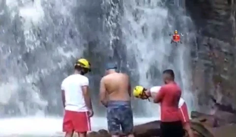 Homem tenta tirar selfie e morre ao cair de cachoeira, no Distrito Federal