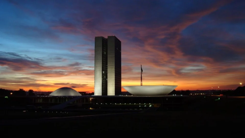 PEC dos Precatórios é aprovada na CCJ por 16 votos a 10