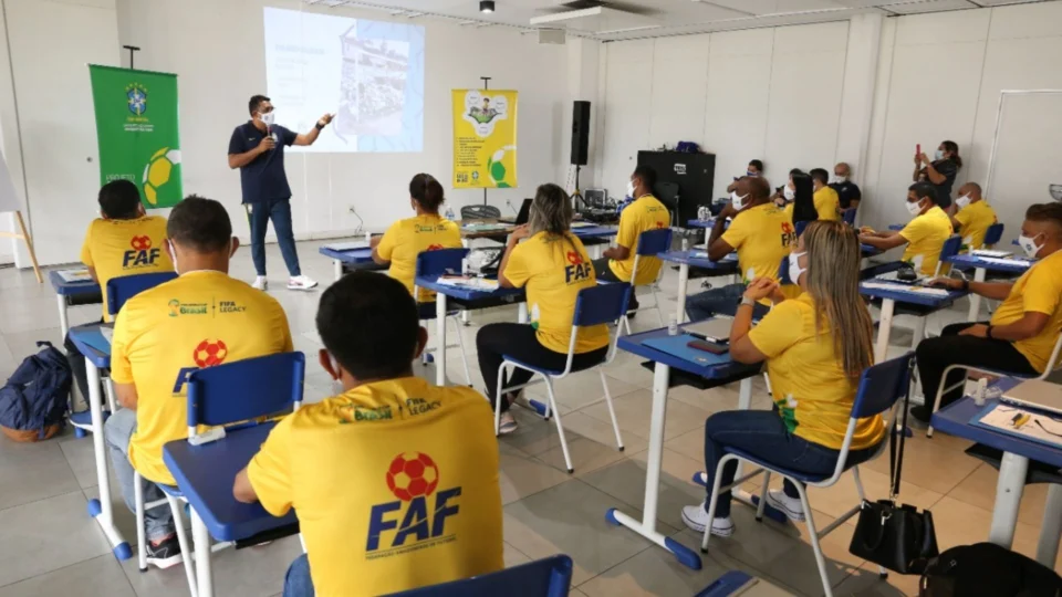 Profissionais da educação no AM iniciam treinamento com a CBF