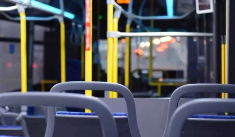 Passageira é retirada de ônibus e estuprada na Ponta Negra, em Manaus