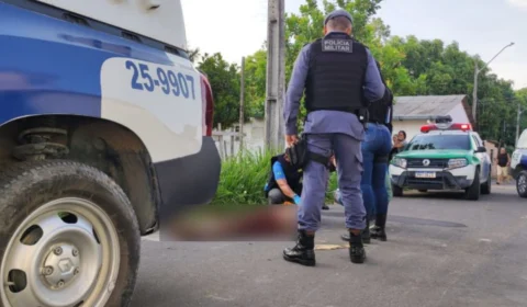 VÍDEO: Homem é encontrado morto a pauladas na zona Leste de Manaus