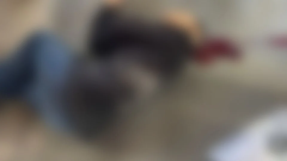 Homem é executado a tiros em parada de ônibus em Manaus; câmeras de segurança flagraram o atirador fugindo