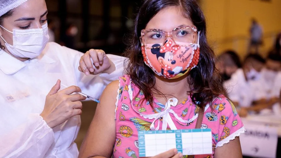 Comprovante de vacina da Covid-19 será exigido em escolas de Manaus