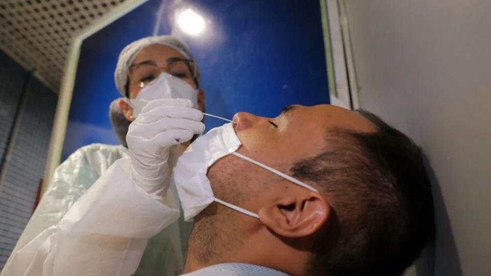 Amazonas registra 426 novos casos de Covid-19 e uma morte em Manacapuru