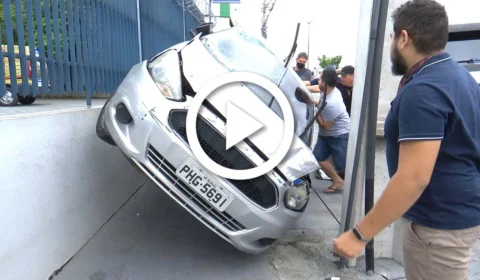 VÍDEO: suspeitos de assalto provocam acidente cinematográfico em Manaus