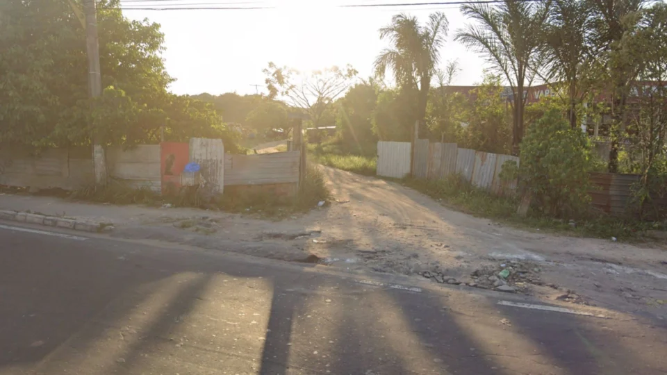 Mulher encontra ossada humana em terreno baldio na Zona Norte de Manaus