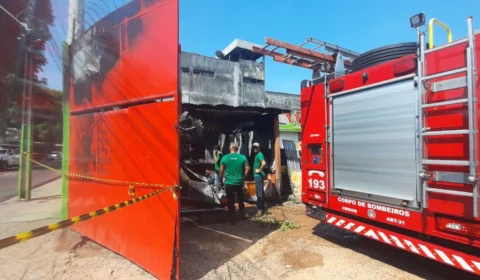 Em Manaus, incêndio atinge depósito de loja de refrigeração; veja vídeo