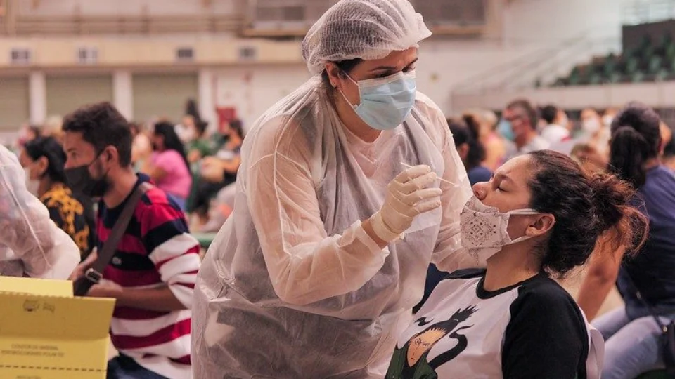 Mais de 30 mil testes para Covid-19 foram feitos na rede pública nos primeiros 14 dias do mês, em Manaus