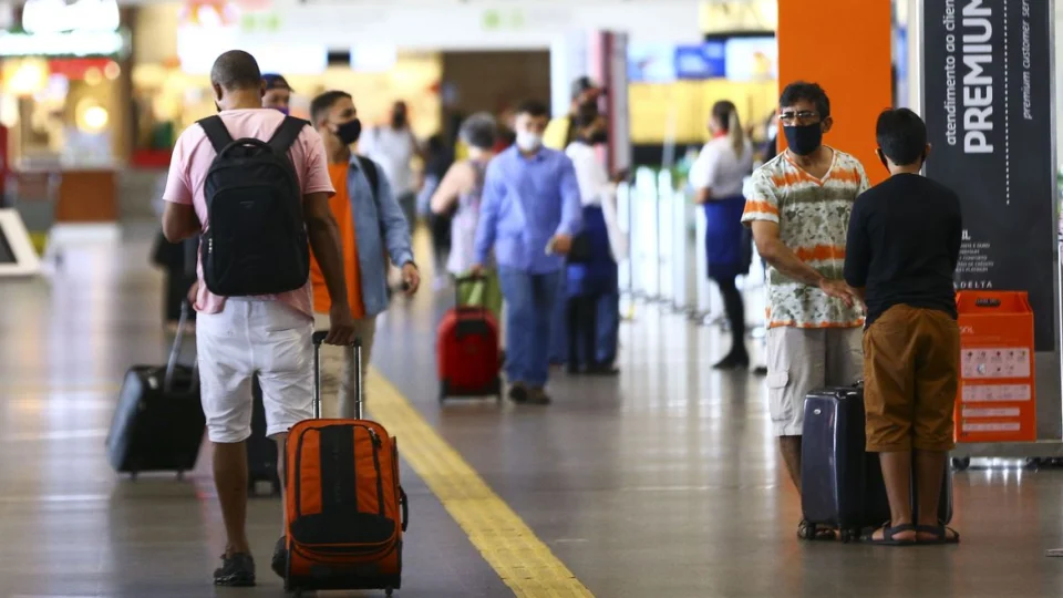 Delegacia orienta população do AM sobre mudanças nas regras de passagens aéreas e como proceder