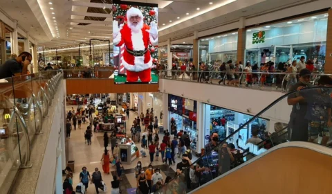 VÍDEO: promoções da Black Friday movimentam shoppings de Manaus durante a noite
