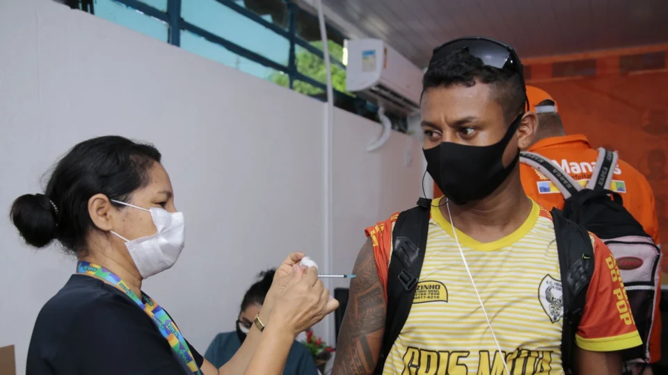 Manaus terá 40 pontos de vacinação contra a Covid-19 nesta terça
