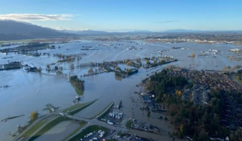 Chuvas fortes matam e deixam milhares de desabrigados no Canadá