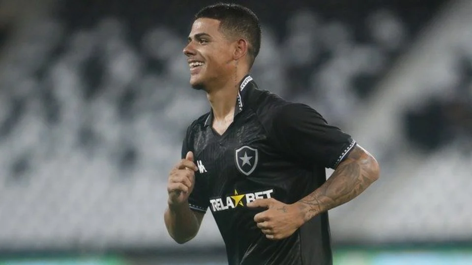 Botafogo goleia Madureira por 4 a 2 e assume liderança do Campeonato Carioca