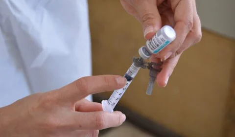 Dois bebês recebem vacina contra a Covid-19 por engano e são hospitalizados, no interior de São Paulo