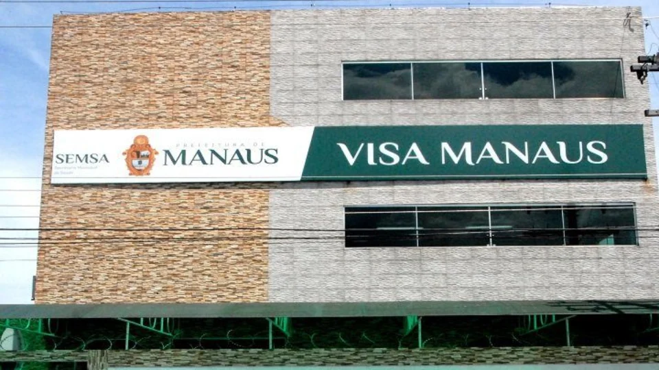 Visa Manaus apreende mercadoria com suspeita de validade adulterada