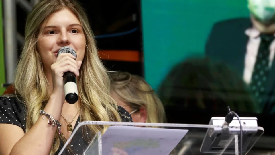 Estudante brasileira de medicina descobre 25 asteroides