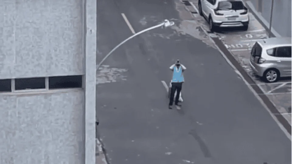 Vídeo de homem implorando por comida em Brasília viraliza nas redes sociais: ‘É fome, por favor, é fome!’