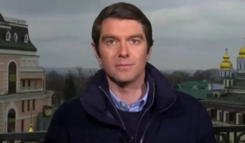 Jornalista norte-americano é ferido durante cobertura da guerra em Kiev, na Ucrânia