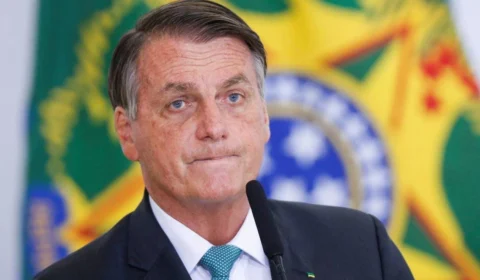 Bolsonaro anuncia que vai prorrogar por 2 anos a desoneração da folha de pagamento