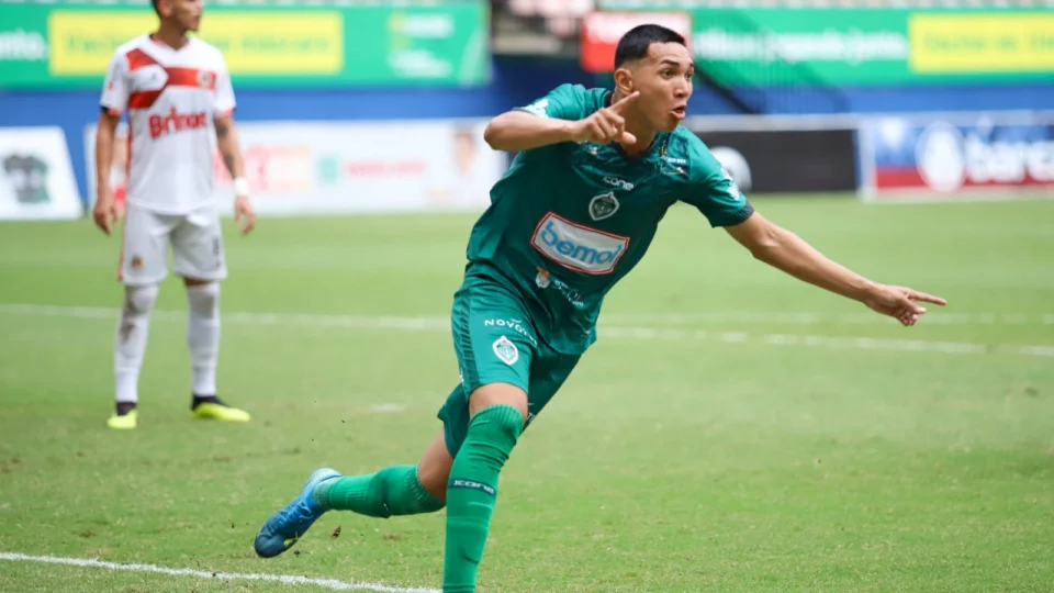 Princesa e Manaus vencem e seguem colados na ponta da tabela do Campeonato Amazonense