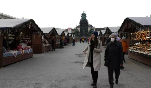 Áustria confina população e torna vacinação obrigatória