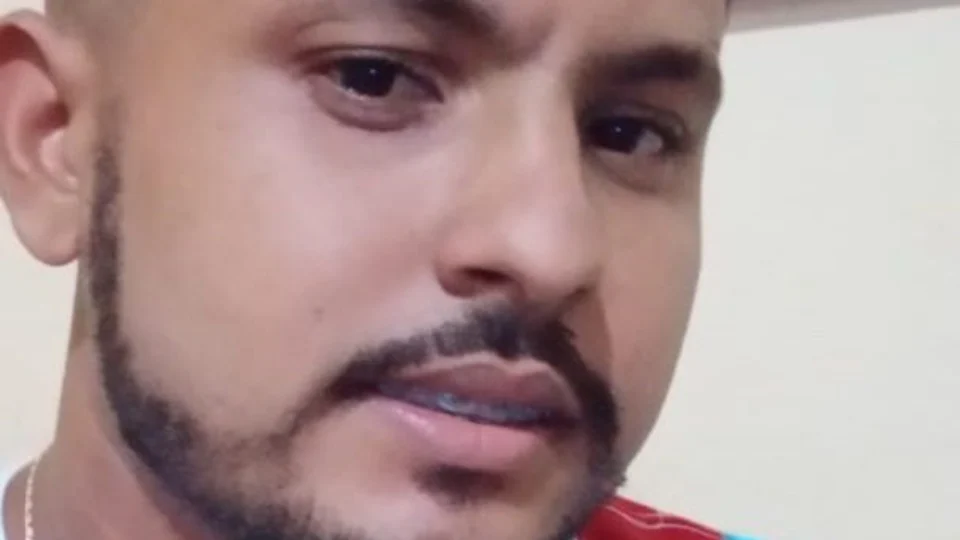 Jovem desaparece após sair de casa e dizer que iria a uma agência bancária no Centro de Manaus