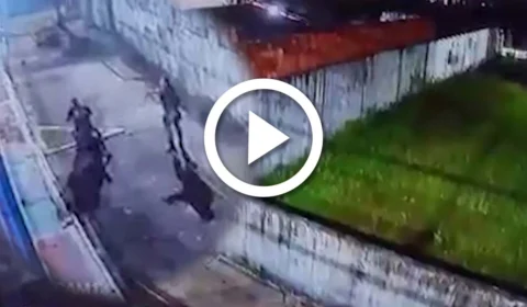 VÍDEO: homem é preso ao tentar jogar celular para presidiários em Coari-AM