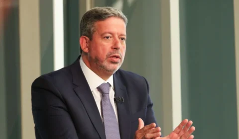 Lira defende deputados listados no relatório final da CPI e é criticado por Omar e Renan