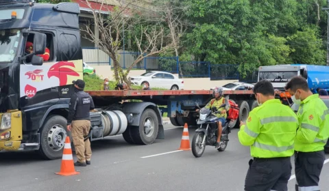 VÍDEO: operação ‘Carga Pesada’ remove 1 caminhão e autua 23 motoristas nesta terça-feira em Manaus