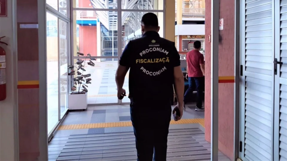 Após denúncias de alunos, instituições de ensino são autuadas pelo Procon-AM