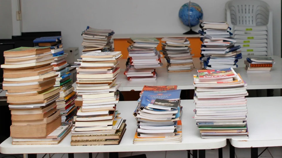 Em Manaus, campanha arrecada livros para criação de biblioteca comunitária