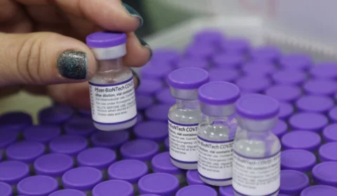 Amazonas recebe 75 mil doses de vacinas contra Covid-19 da Pfizer