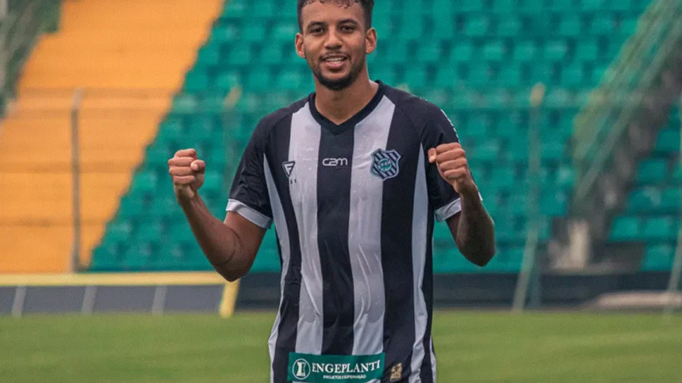 Manaus FC contrata zagueiro do Figueirense para restante da temporada