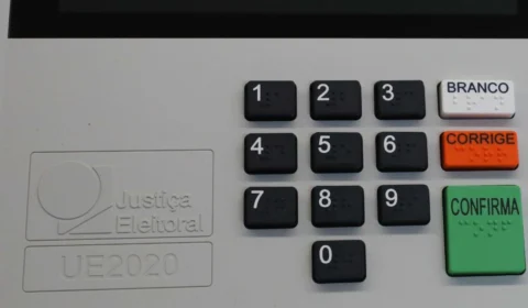 Texto que prevê R$ 5,7 bi de Fundo Eleitoral é promulga por Bolsonaro