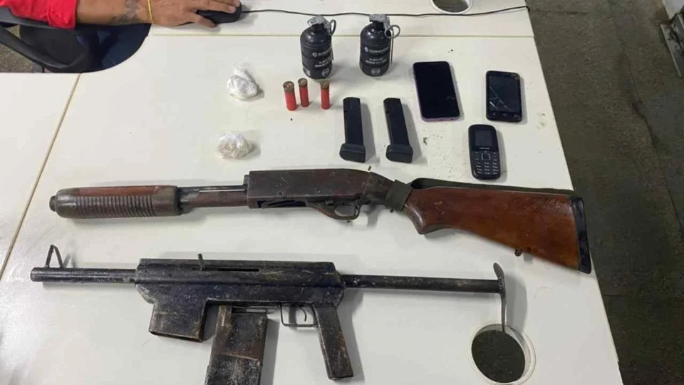 Homem é preso com granadas, armamento pesado e drogas em Iranduba, no AM