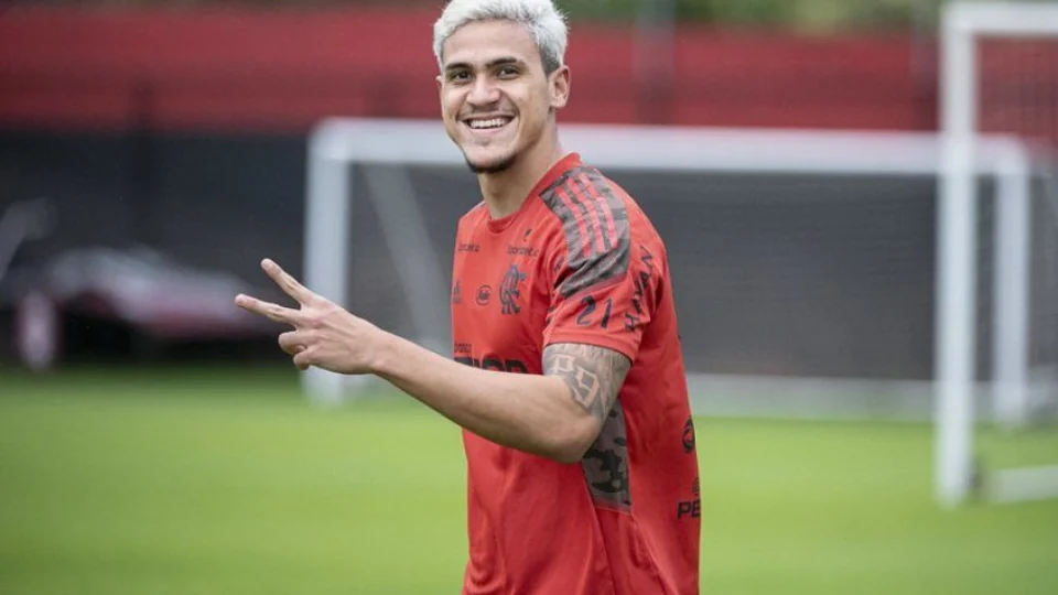 Enquanto Pedro faz 2 anos no Flamengo, três são diagnosticados com Covid-19