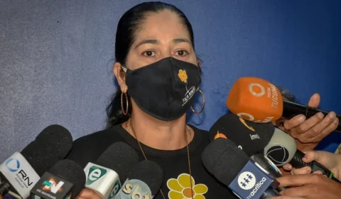 Quatro crianças são abandonadas pelos pais sem alimentos em Manaus