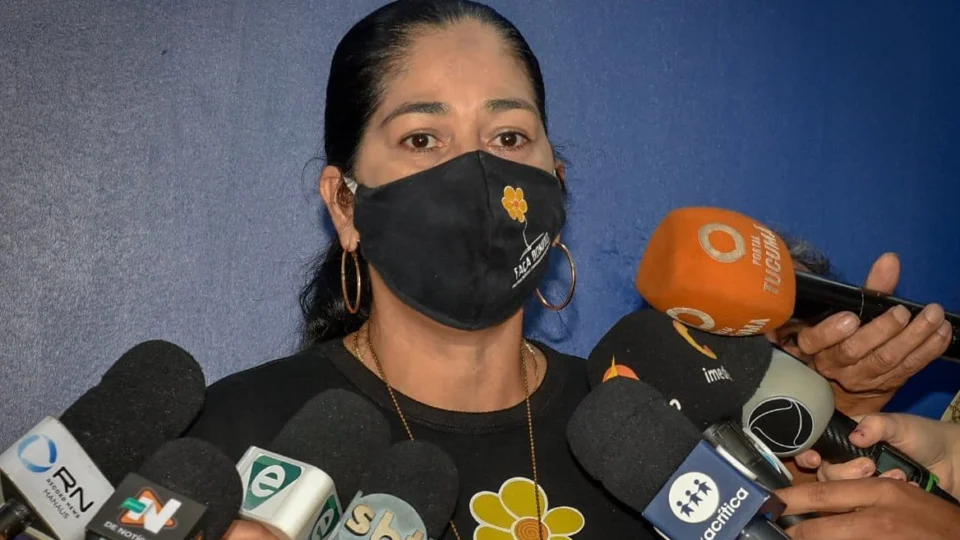 Quatro crianças são abandonadas pelos pais sem alimentos em Manaus