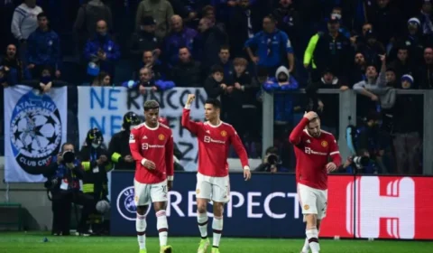Com dois gols de Cristiano Ronaldo, Manchester United garante empate com Atalanta na Liga dos Campeões