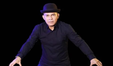 Carlinhos Bandeira comemora 35 anos de carreira com show gratuito no Teatro Amazonas