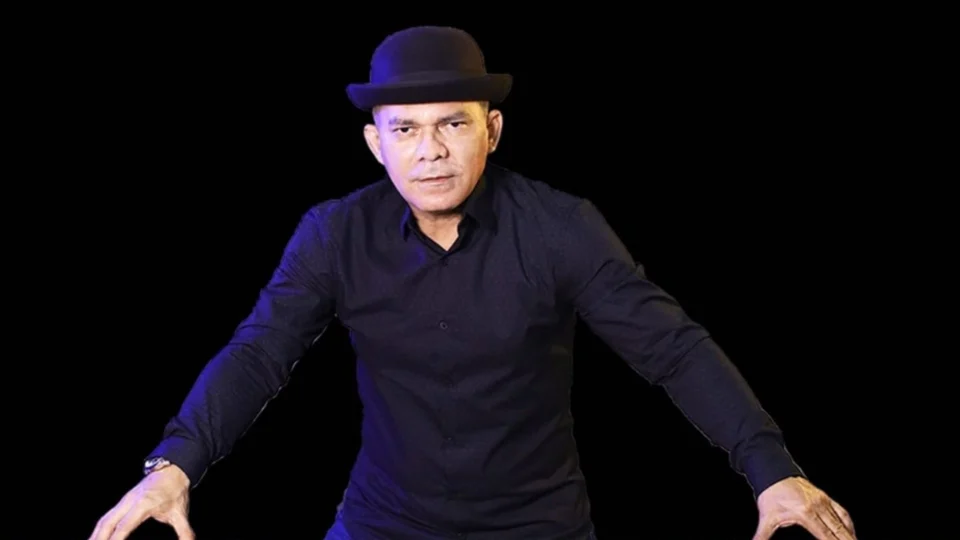 Carlinhos Bandeira comemora 35 anos de carreira com show gratuito no Teatro Amazonas