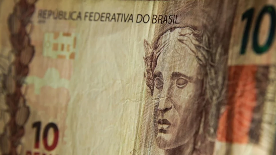 Bolsonaro sanciona lei sobre ICMS que será cobrado os Estados