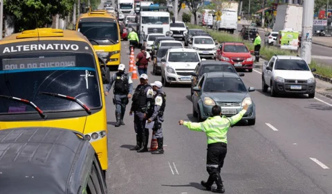 Ação integrada notifica 34 veículos do transporte alternativo em Manaus